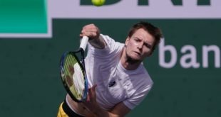 VIDEO Šesť podaní zospodu v jedinej hre: Kazašský unikát aj na Wimbledone dostával divákov do varu