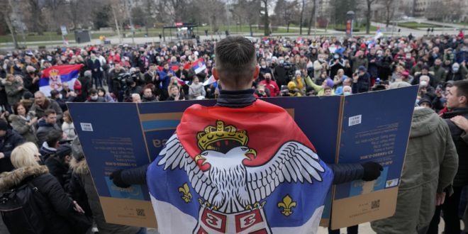 Priaznivci srbského tenistu Novaka Djokoviča počas protestu
