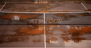 ATP Houston, Dážď, Antuka