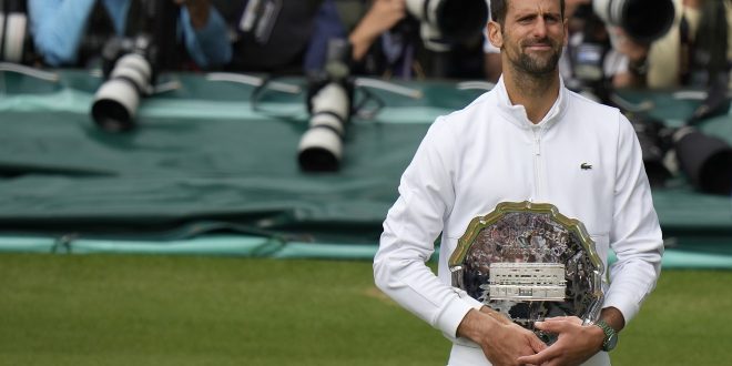 VIDEO Praskli mu nervy: Djokovič spoznal trest za finálový skrat na Wimbledone