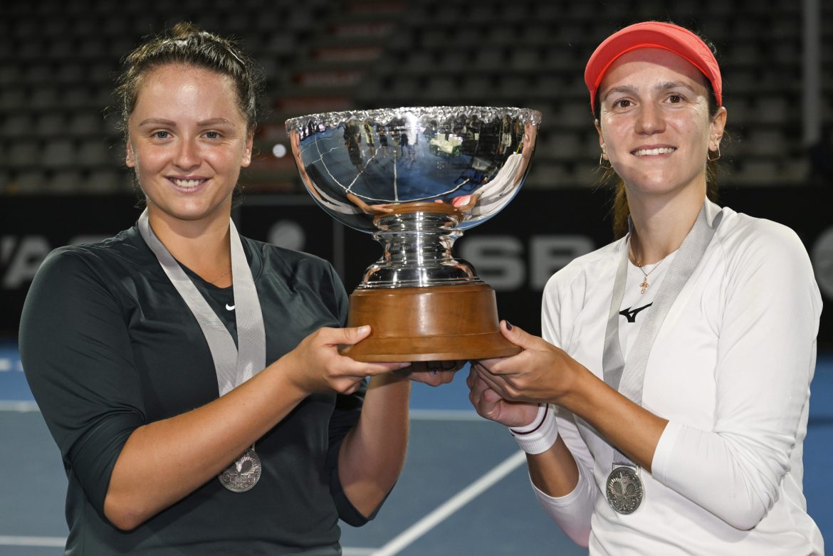 Viktória Hrunčáková, Anna Danilinová, WTA Auckland, Trofej, Štvorhra