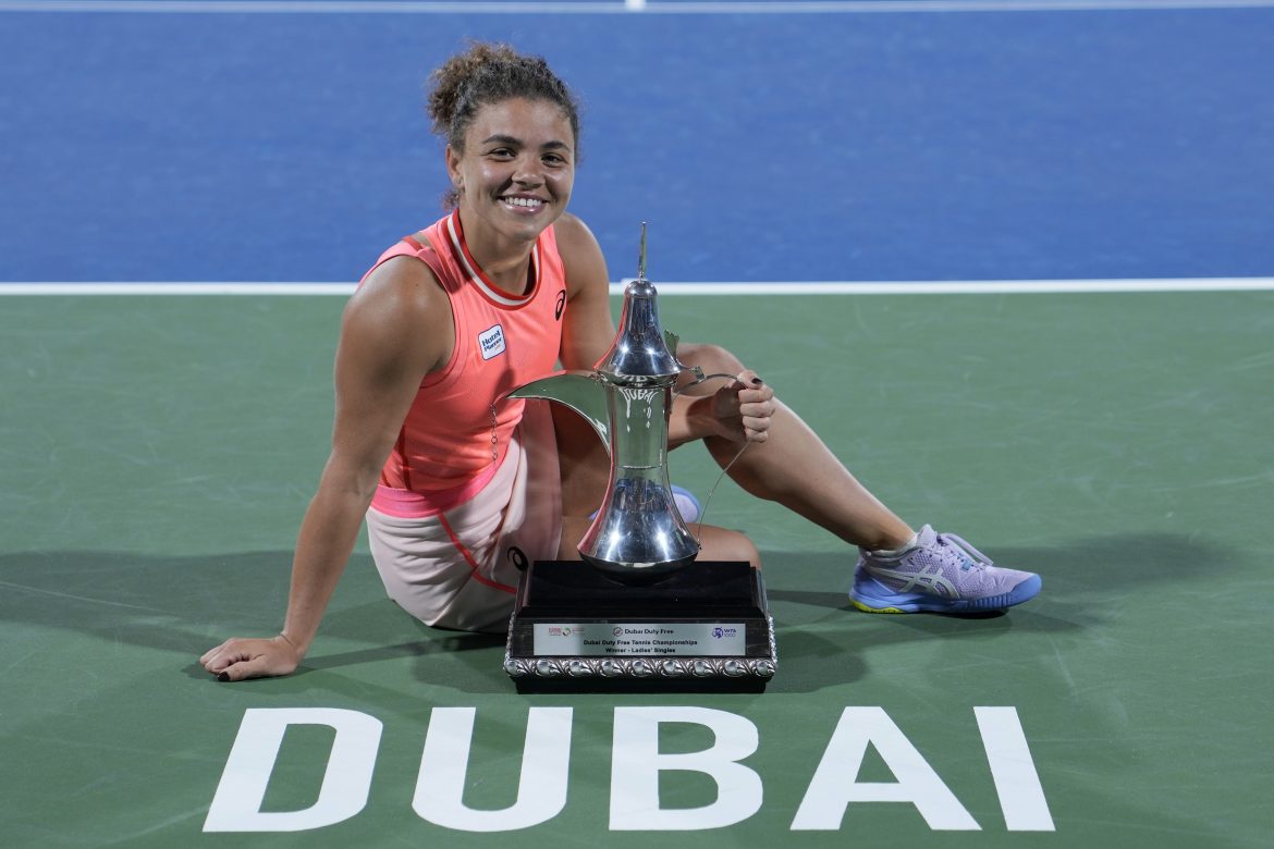 Jasmine Paolinová, Trofej, WTA Dubaj