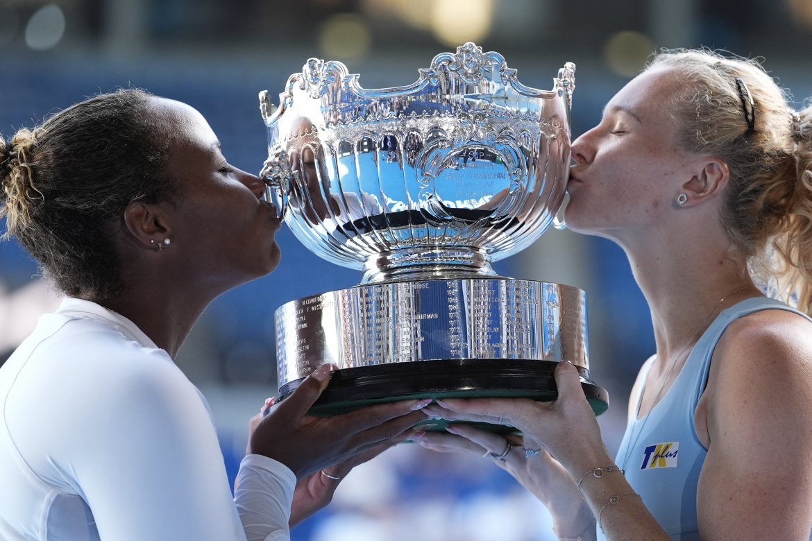 Taylor Townsendová, Kateřina Siniaková, Australian Open 2025, Melbourne, Trofej