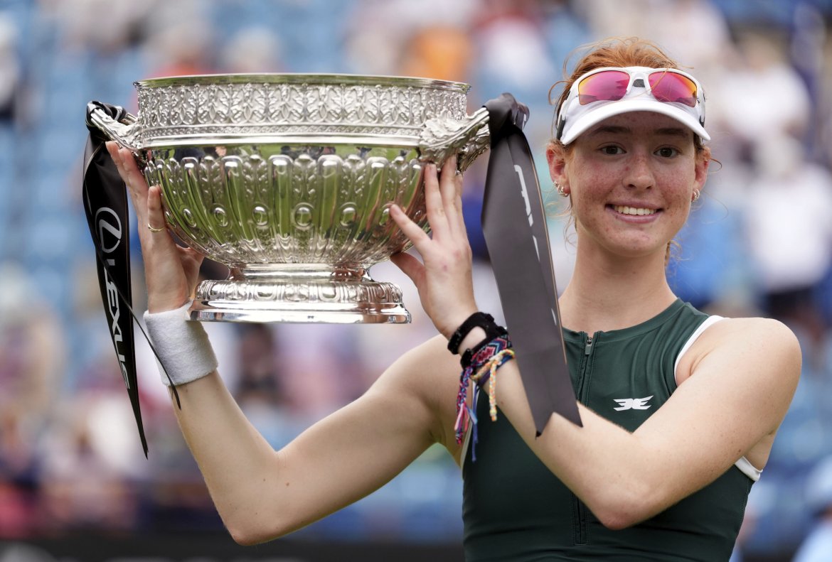 Maya Jointová, WTA Eastbourne, Trofej