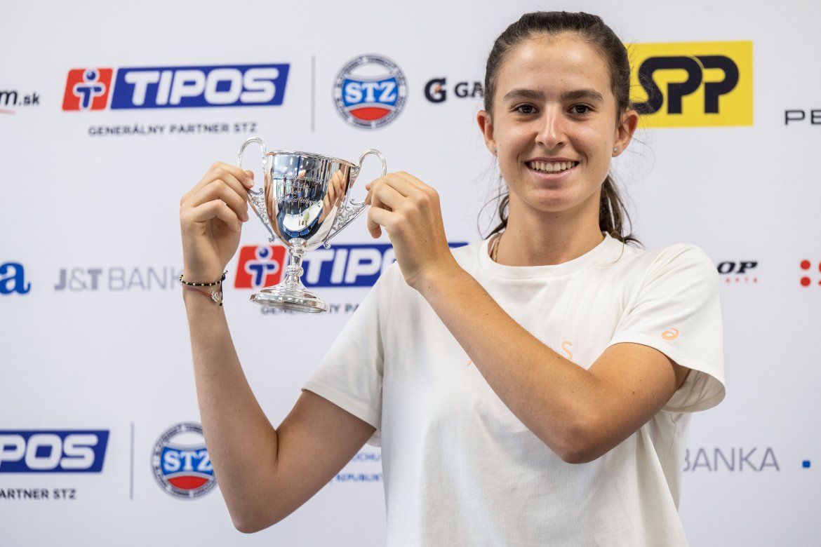 Mia Pohánková, Juniorský Wimbledon 2025, Návrat, Trofej