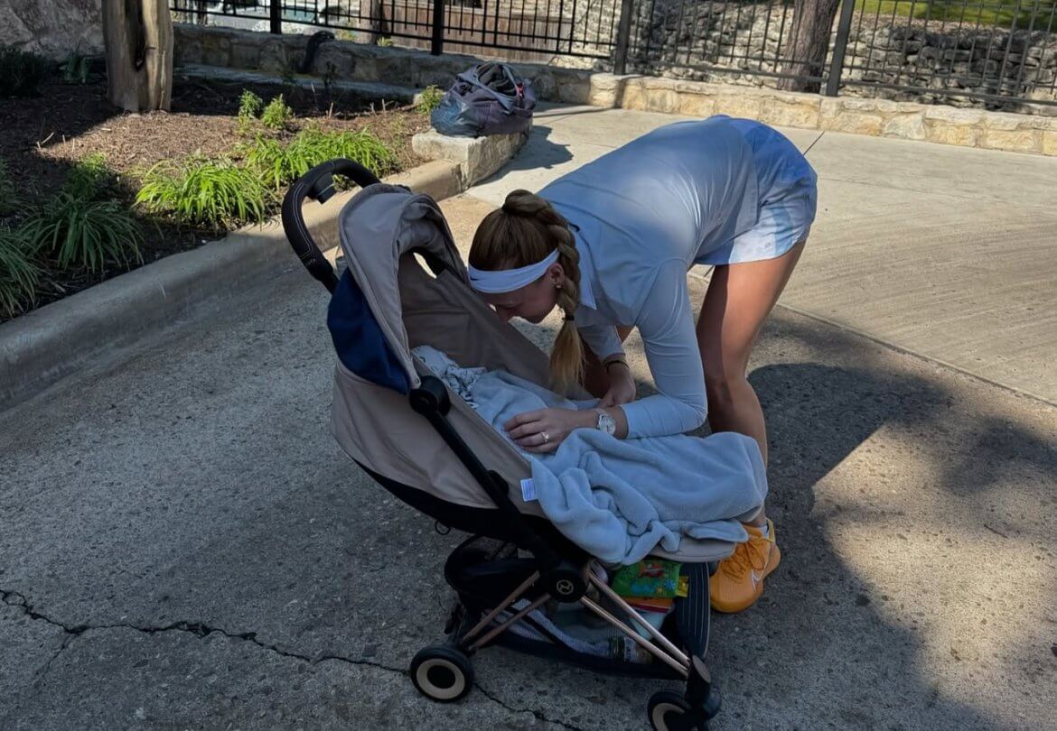 Petra Kvitová pred zápasom so synom Petrom